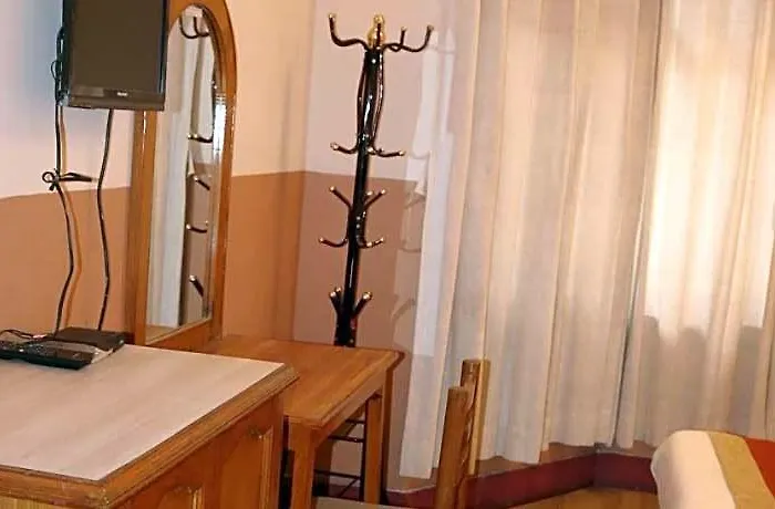 Peace Hotel 3*